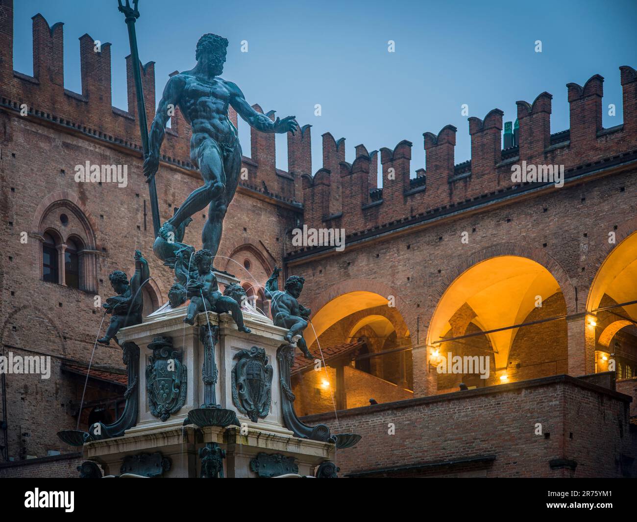 Italia, Bologna, Piazza del Nettuno, Fontana del Nettuno Foto Stock