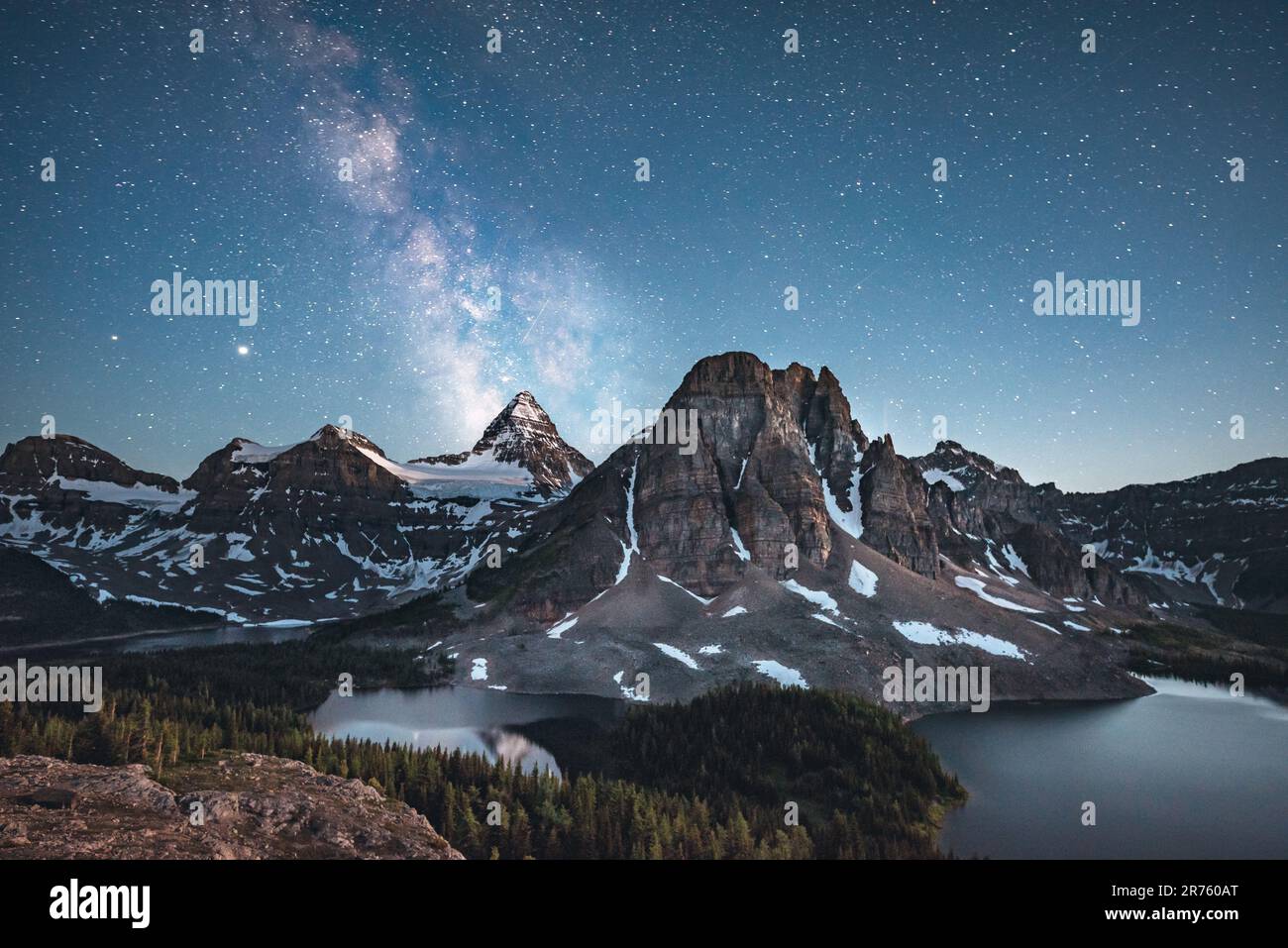 Via Lattea che sale sul Monte Assiniboine Foto Stock