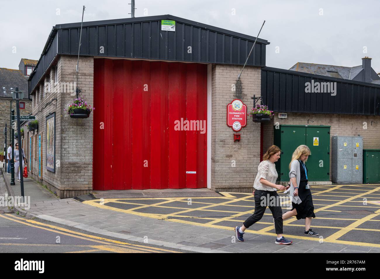 Clonakilty, West Cork, Irlanda. 13th Giu, 2023. Circa il 50% dei vigili del fuoco trattenuti in tutta l'Irlanda è andato in sciopero oggi. I vigili del fuoco hanno aumentato la loro azione industriale al di sopra della retribuzione e delle condizioni, comportando questioni di reclutamento e di mantenimento. Il SIPTU, l'Unione che rappresenta i vigili del fuoco, ha avvertito di uno sciopero generale il 20th giugno, qualora non ci fosse una soluzione alla controversia. Credit: AG News/Alamy Live News. Foto Stock