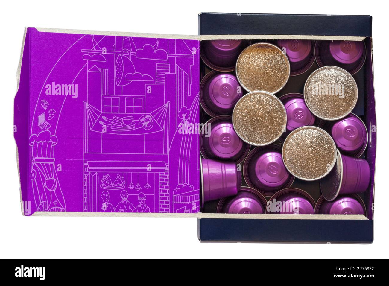 Scatola di caffè caffè intensità di tostatura intensa 9 aperta per mostrare il contenuto isolato su sfondo bianco Foto Stock