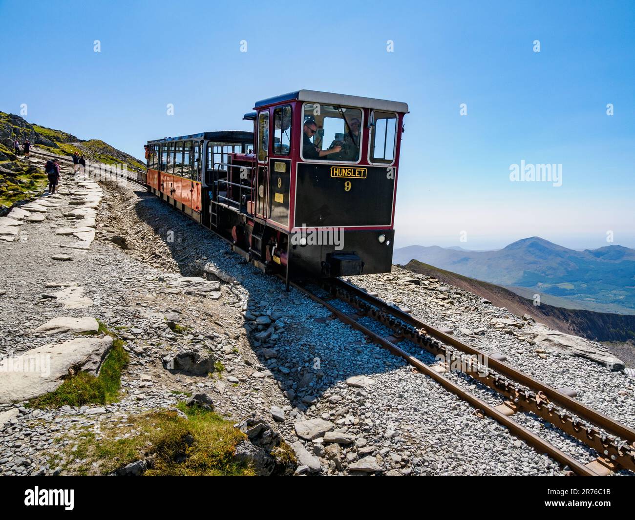 Snowdon Mountain Railway una funicolare a carrozza singola che porta scalatori e turisti da Llanberis alla vetta dell'Yr Wyddfa Snowdonia Wales UK Foto Stock