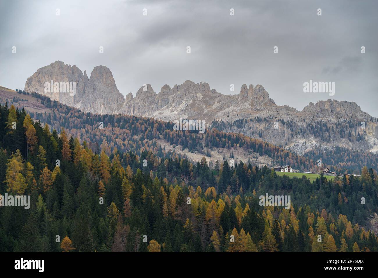 Montagne della Val di Fassa, Dolomiti, Catinaccio, Trentino Alto Adige, Italia Foto Stock