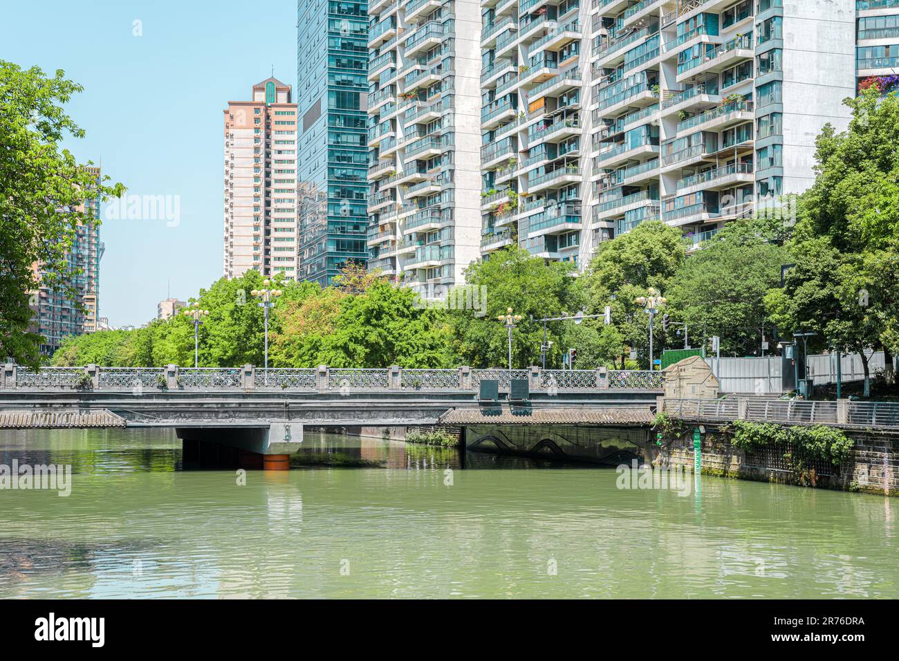 E' una giornata di sole nel parco cittadino di Chengdu Foto Stock