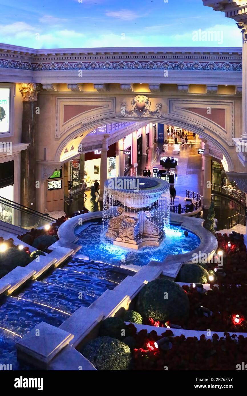 Fontane all'interno del Forum Shops del centro commerciale Caesars Palace Las Vegas Strip Paradise Las Vegas Nevada USA Foto Stock