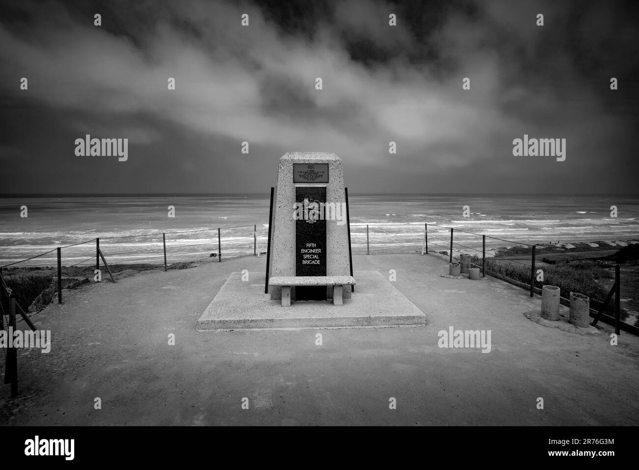 Omaha Beach Normandia Francia 2023 giugno Combat Engineers Memorial sopra Omaha Beach. Omaha Beach è stato uno dei cinque settori di sbarco delle spiagge designati per il Th Foto Stock