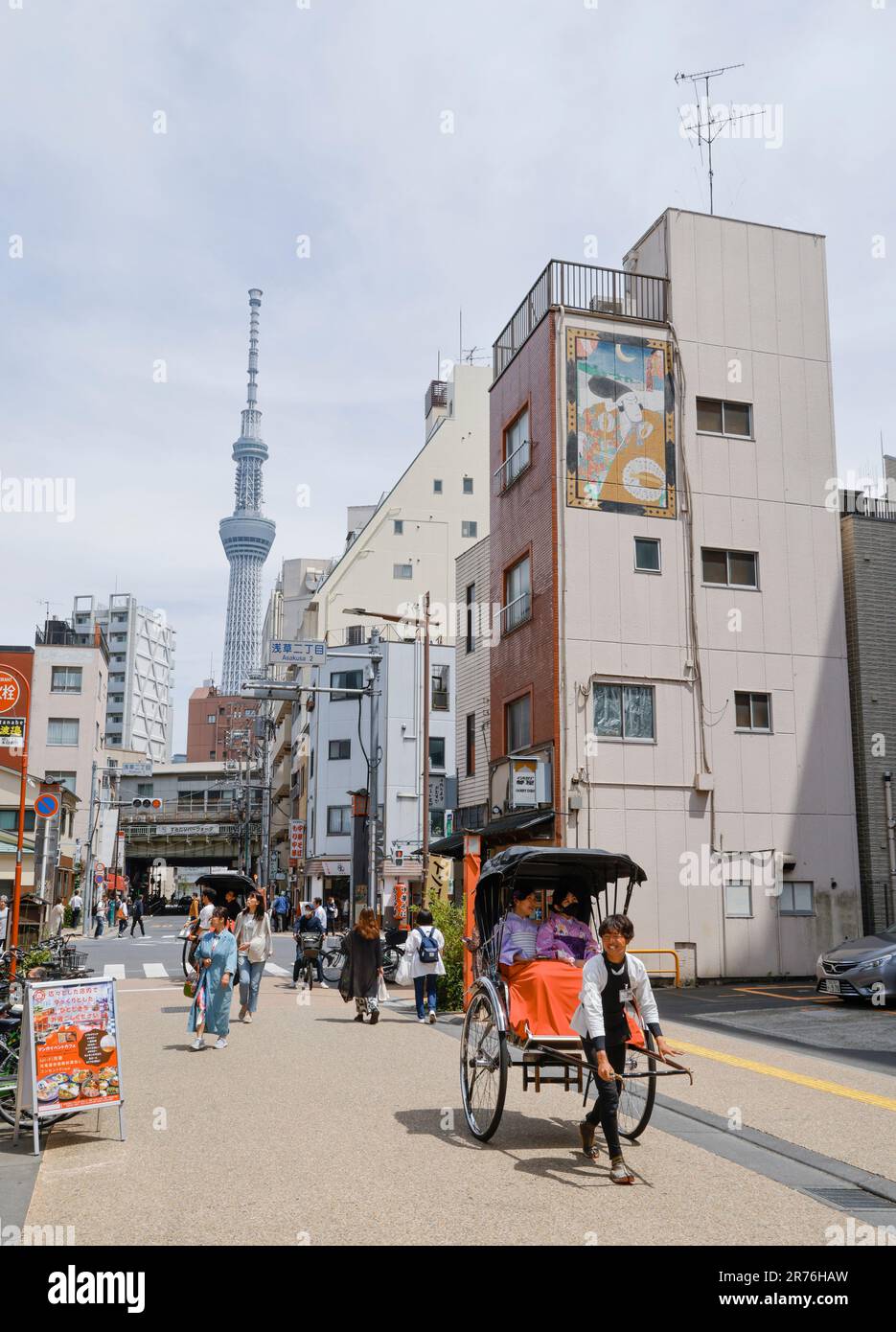 GIRO IN RISCIÒ INTORNO AD ASAKUSA TOKYO Foto Stock