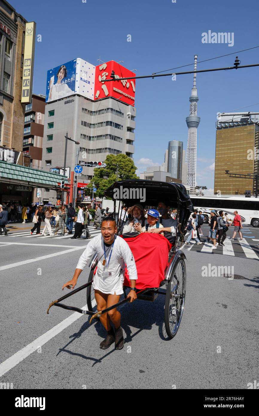 GIRO IN RISCIÒ INTORNO AD ASAKUSA TOKYO Foto Stock