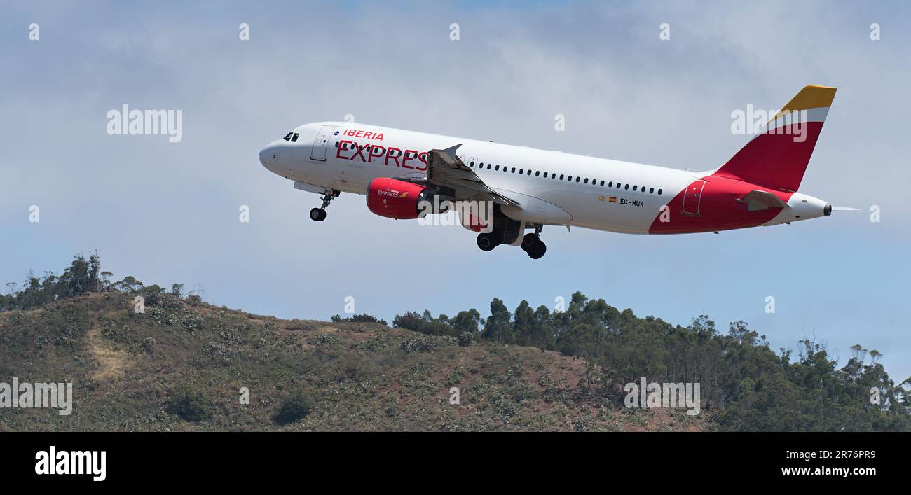 Tenerife, Spagna 14st maggio 2023. Iberia Airlines Airbus A320. Iberia Airlines Airbus A320 decollo da Tenerife Foto Stock