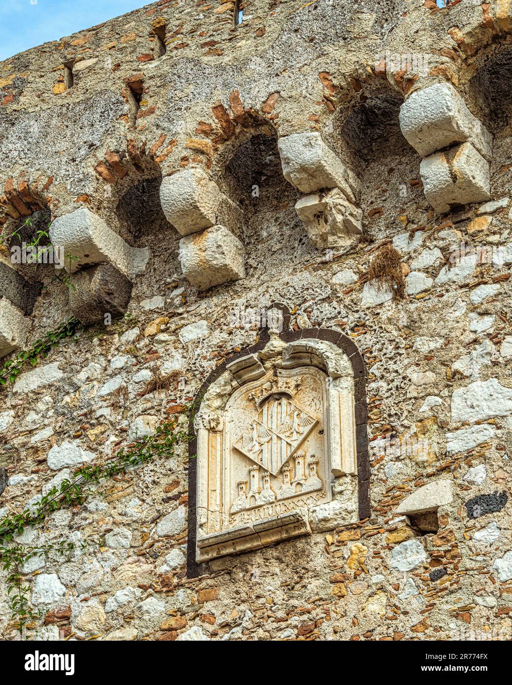 Porta Catania, storico ingresso ad arco nelle mura che proteggevano l'antica città di Taormina. Taormina, provincia di Messina, Sicilia, Italia, Europa Foto Stock