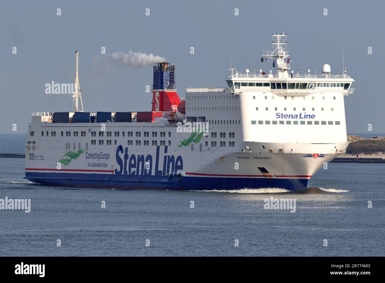 Il traghetto Stena Transit arriva al porto di Rotterdam il 15 aprile 2023. Foto Stock