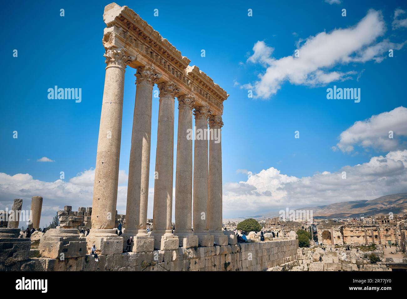 Colonne del Tempio di Giove, valle Beqaa, Libano. Complesso di templi di Heliopolis. Patrimonio mondiale dell'UNESCO Foto Stock