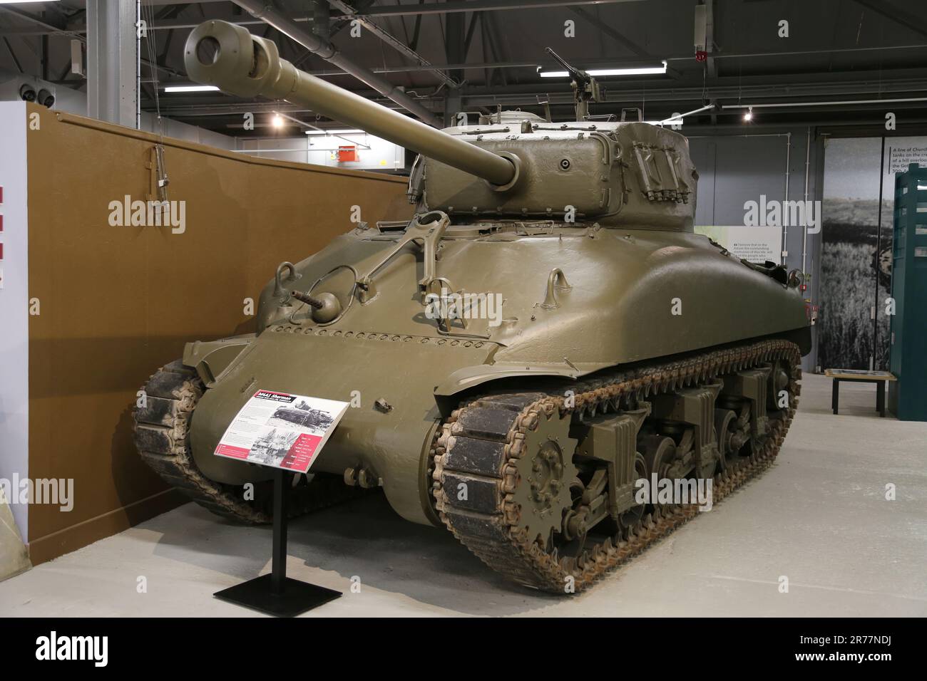 WW2 US M4A1(76) Sherman IIA, The Tank Museum, Bovington Camp, Dorchester, Dorset, Inghilterra, Gran Bretagna, Regno Unito, Regno Unito, Europa Foto Stock