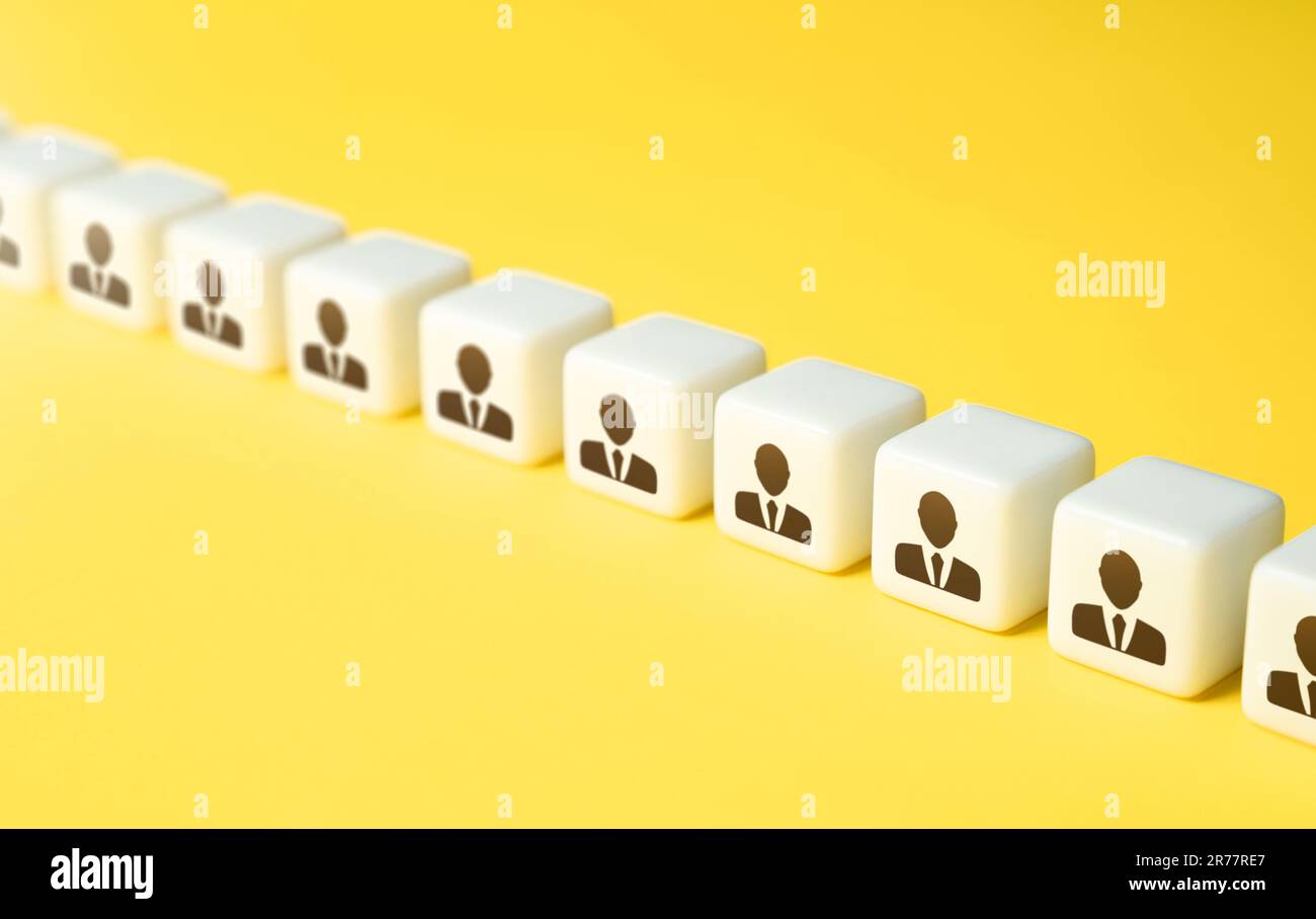 Fila di catene di persone. Risorse umane e forza lavoro. Assegnazione di personale e selezione di candidati. Costruire relazioni sociali di lavoro. Gestione del personale Foto Stock