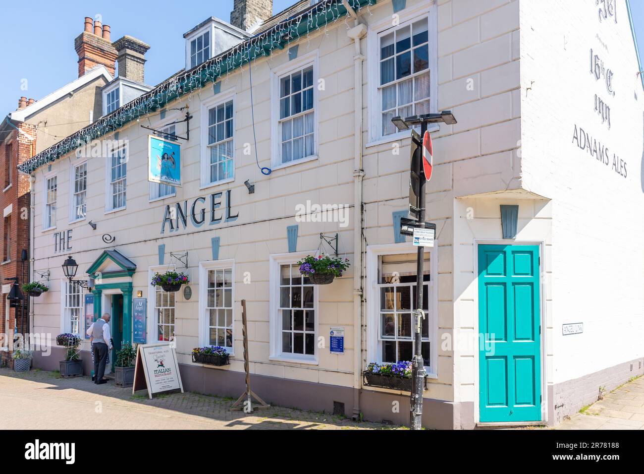 16th ° secolo The Angel Hotel, arteria, Halesworth, Suffolk, Inghilterra, Regno Unito Foto Stock