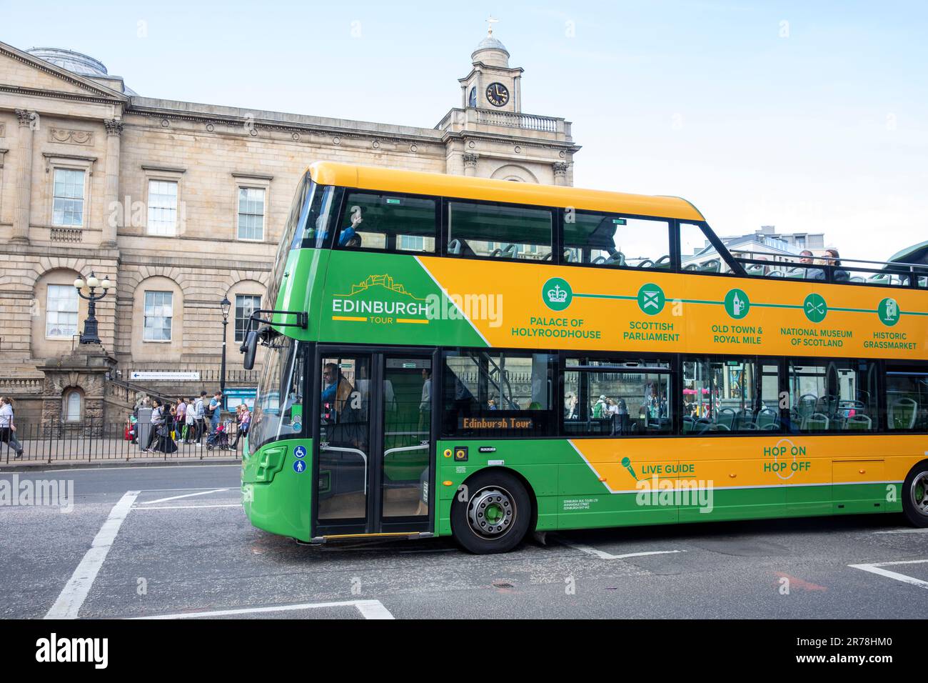 Edinburgh Scotland, autobus explorer del centro citta' per visite turistiche e tour dei famosi luoghi di Edinburgo, Scozia, Regno Unito, 2022 Foto Stock