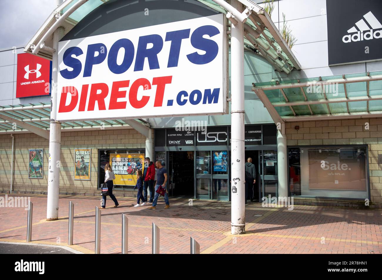 Negozio SportsDirect a Bury Manchester, rivenditore di abbigliamento sportivo e attrezzature sportive, Inghilterra, Regno Unito Foto Stock