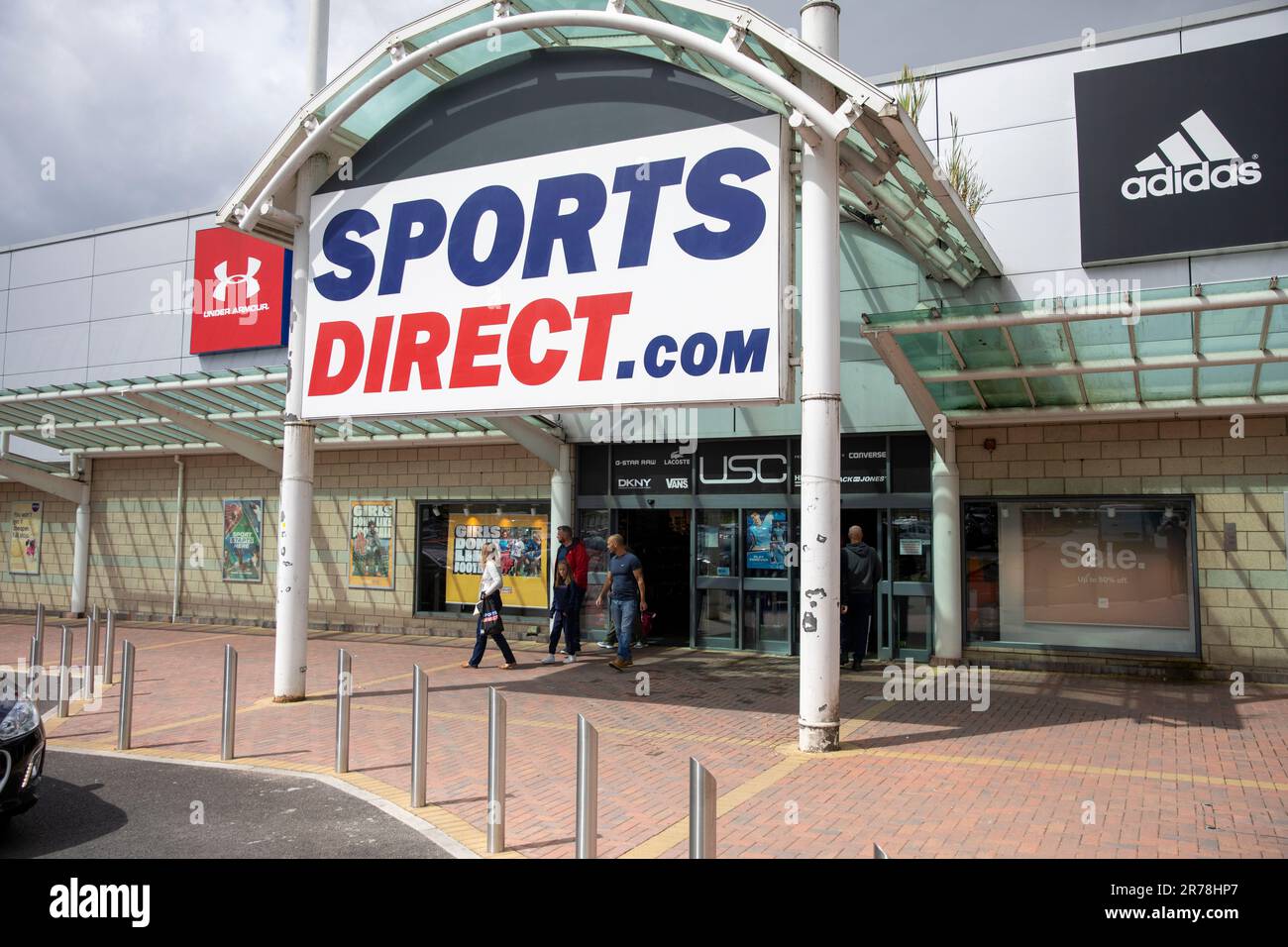 Negozio SportsDirect a Bury Manchester, rivenditore di abbigliamento sportivo e attrezzature sportive, Inghilterra, Regno Unito Foto Stock