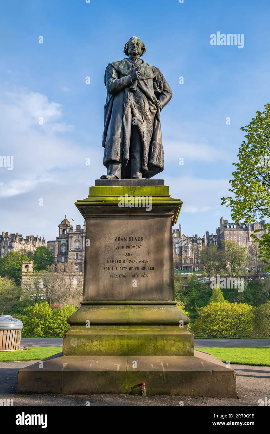 Adam Black Monument (Lord Provost) nella città di Edimburgo, Scozia, Regno Unito, statua di bronzo nei giardini di East Princes Street. Foto Stock