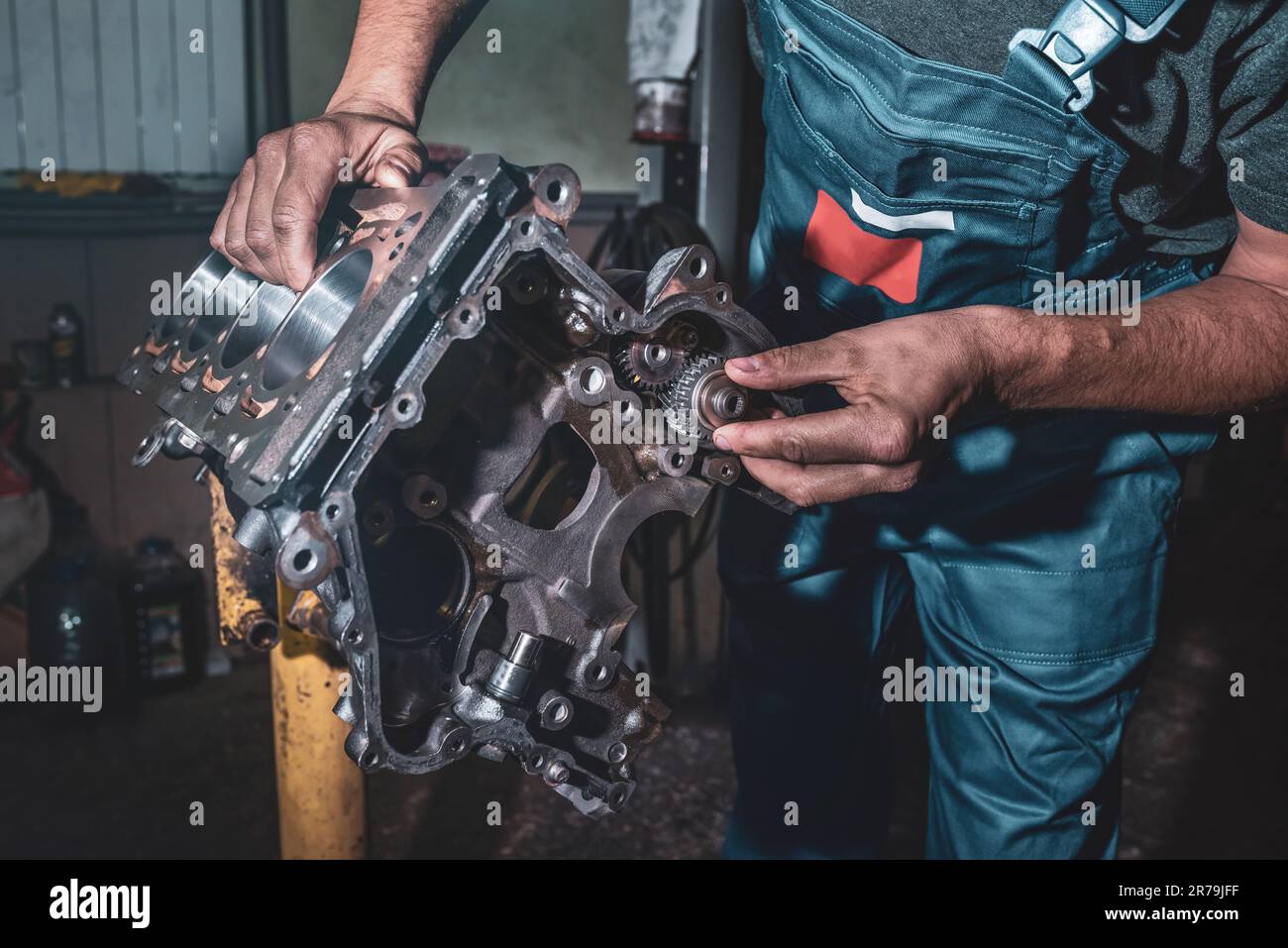 Riparazione del motore in assistenza. Servizio di riparazione Foto Stock
