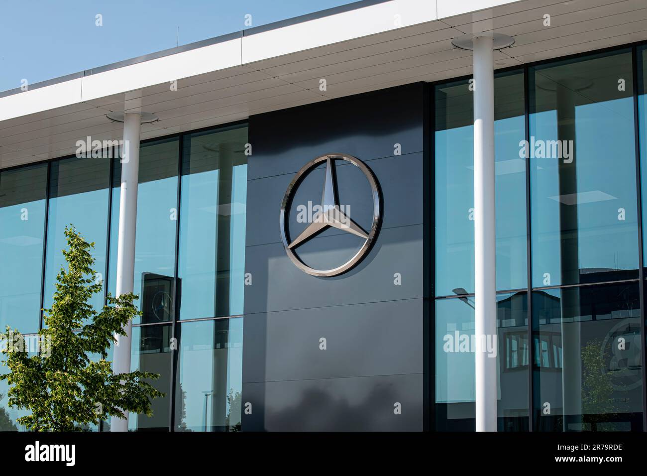 Dettaglio di una concessionaria del costruttore automobilistico Mercedes-Benz Foto Stock