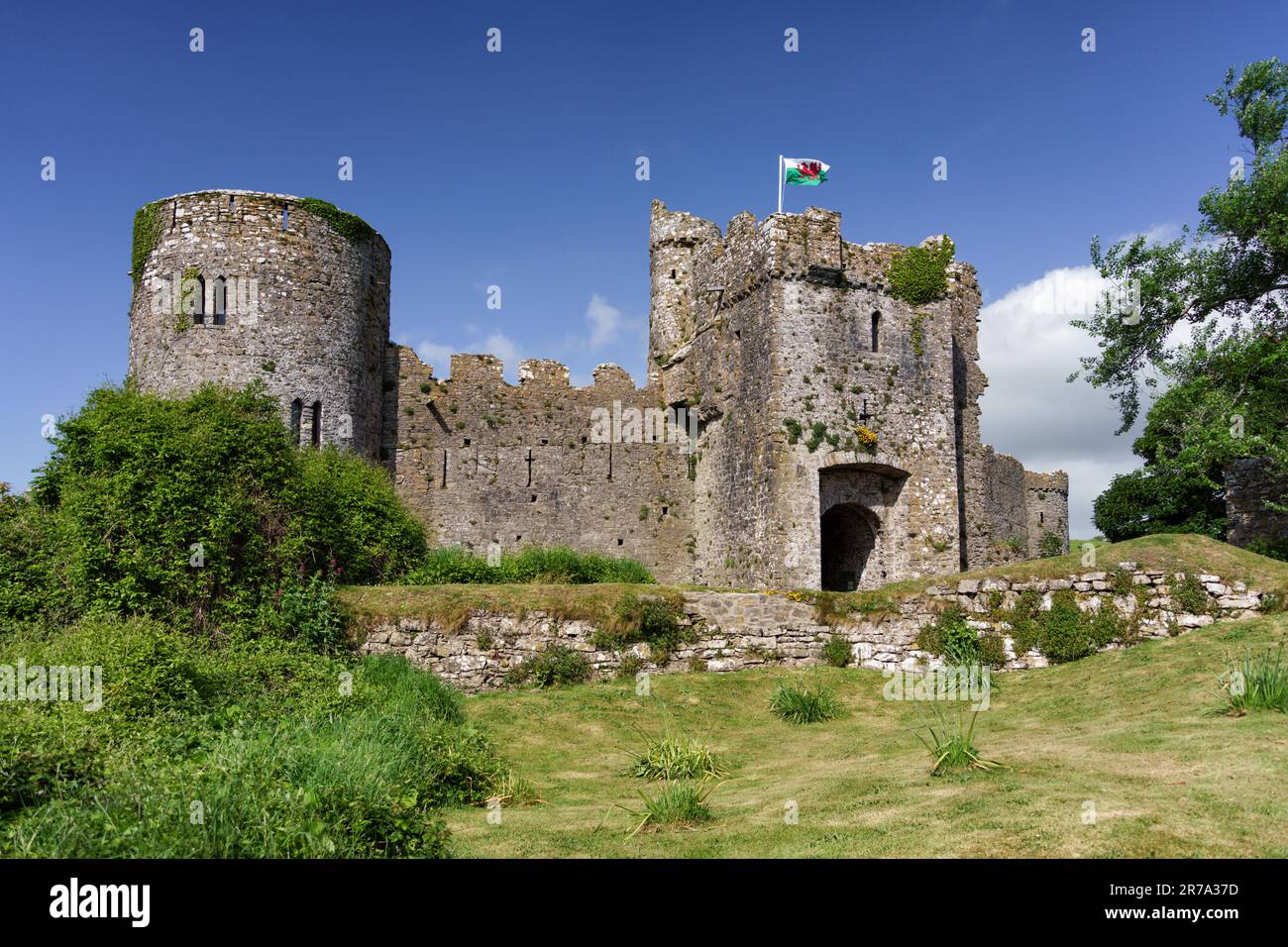 Il castello di Manorbier è un castello di Nrman e si affaccia sulla città di Manorbier nel Pembrokeshire, nel Galles del Sud Foto Stock