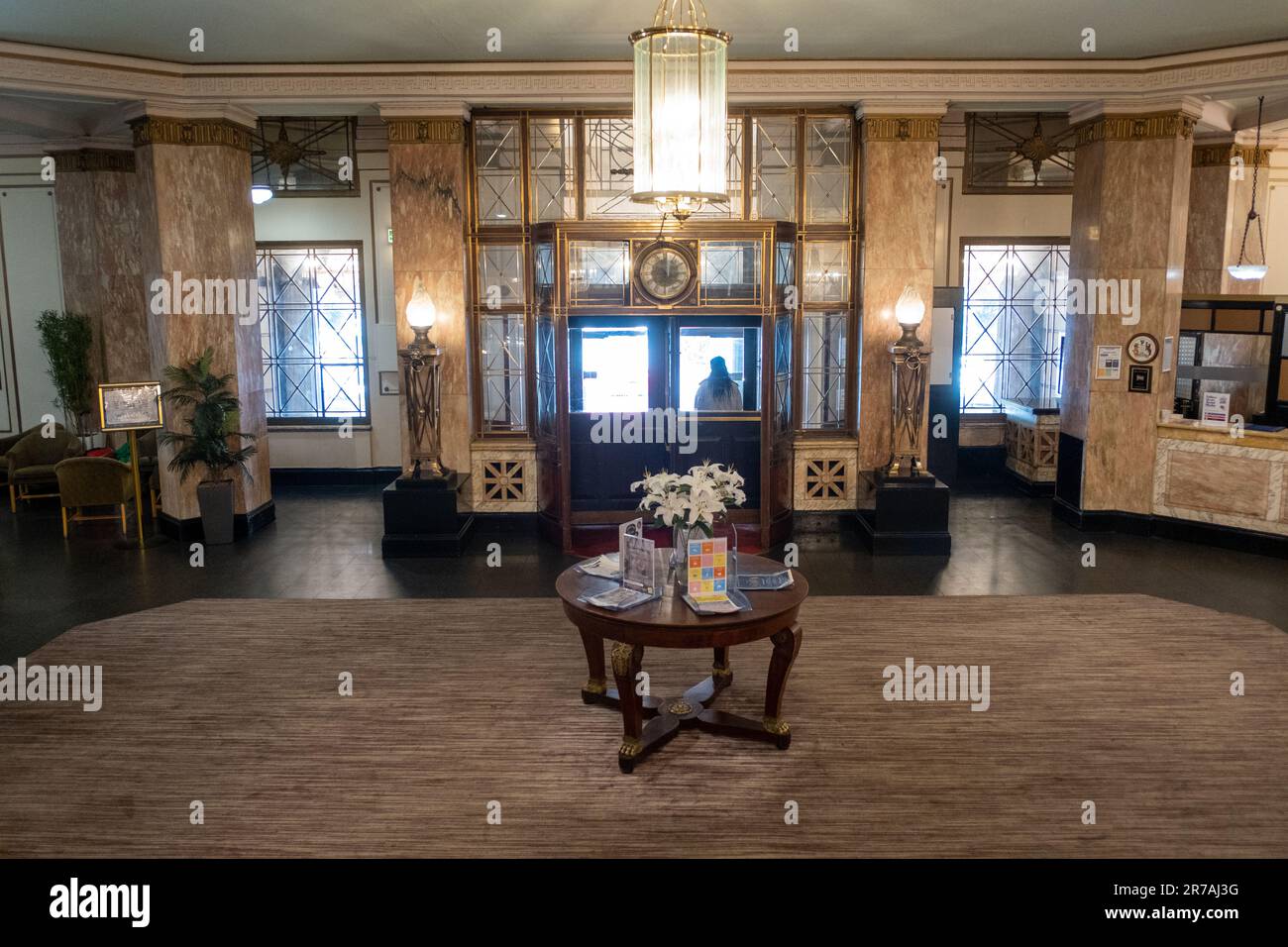 Vista generale dell'interno dell'Adelphi Hotel a Liverpool Foto Stock