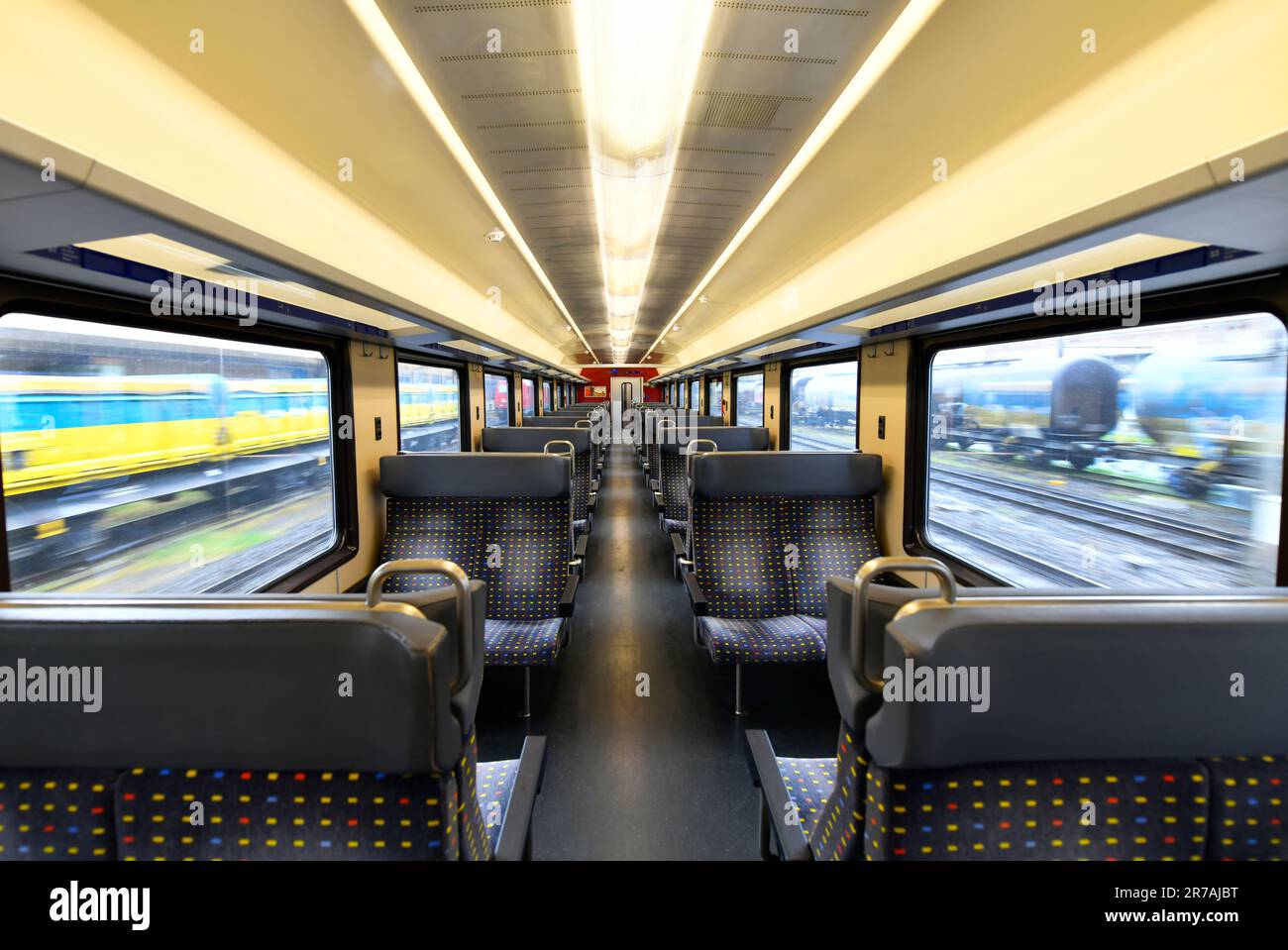 Cabina di seconda classe per i treni svizzeri trasporto pubblico vuoto rete ferroviaria passeggeri Svizzera Foto Stock