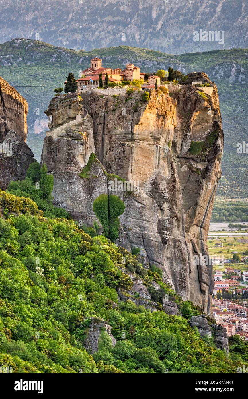 Moni Agios Triadas (Agia Triada, Monastero della Santissima Trinità), tramonto, formazioni rocciose di Meteora, regione della Tessaglia, Grecia Foto Stock