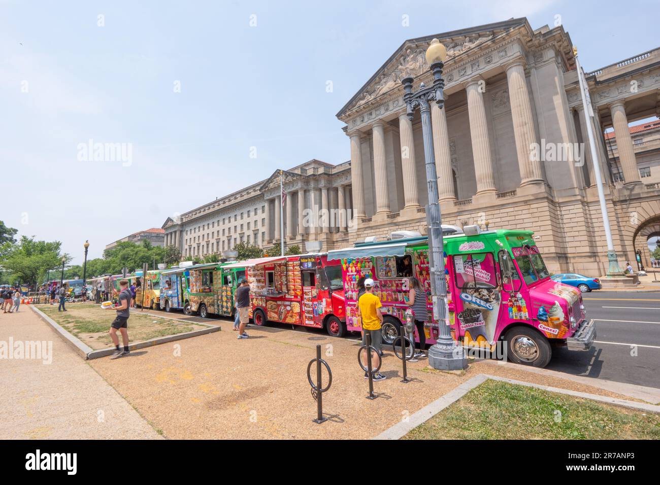 Fast food e gelati all'esterno del National Museum of American History Washington DC, USA. Immagine: Garyroberts/worldwidefeatures.com Foto Stock