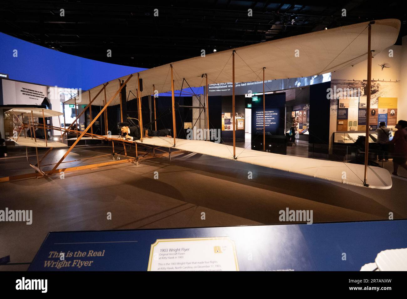 The Wright Flyer (Kitty Hawk, Flyer 1, Flyer 1903) nel National Air and Space Museum di Washington, D.C.Picture: Garyroberts/worldwidefeatures.com Foto Stock