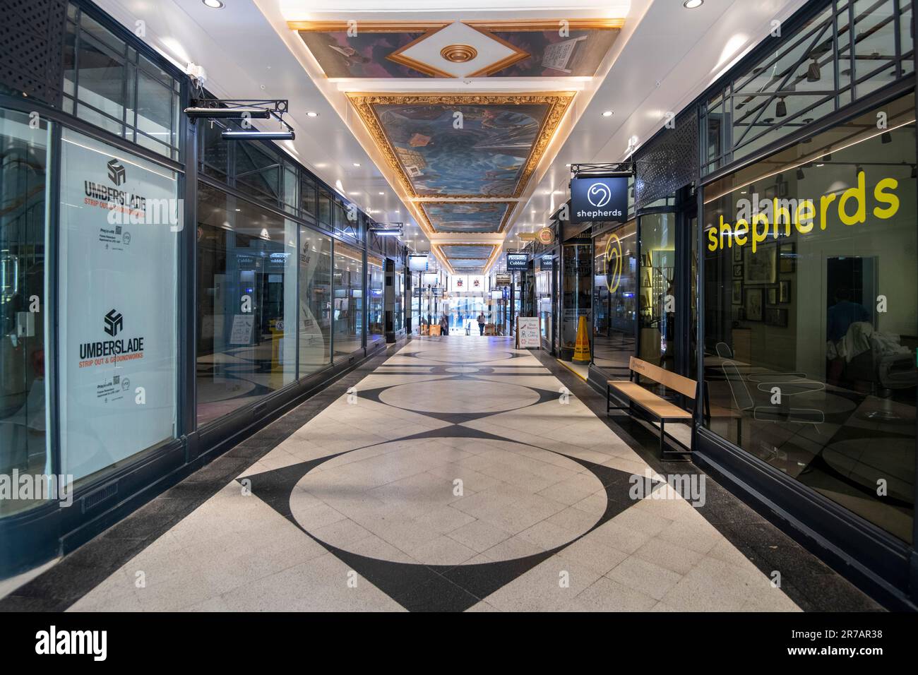 Piccadilly Arcade a Birmingham, West Midlands, Inghilterra, Regno Unito Foto Stock