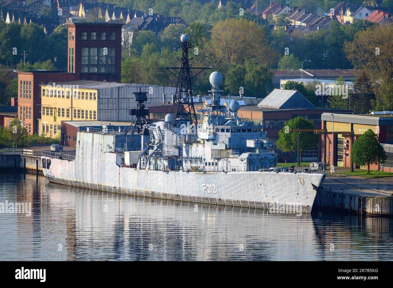 Smantellò navi da guerra della Marina tedesca in attesa di essere messe a disposizione presso la base navale di Kiel, in Germania. Foto Stock