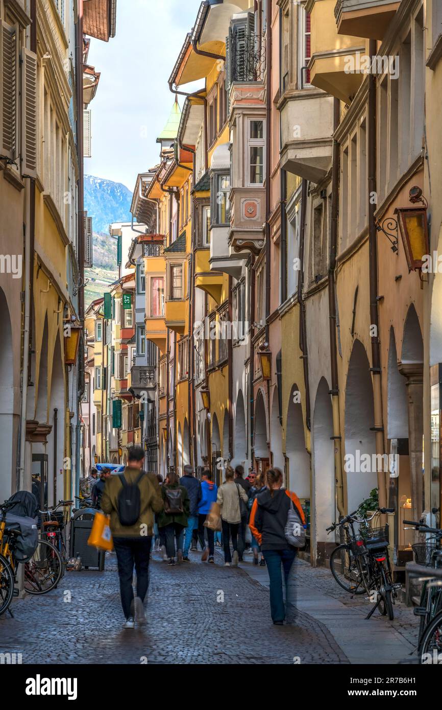 Via dei Portici