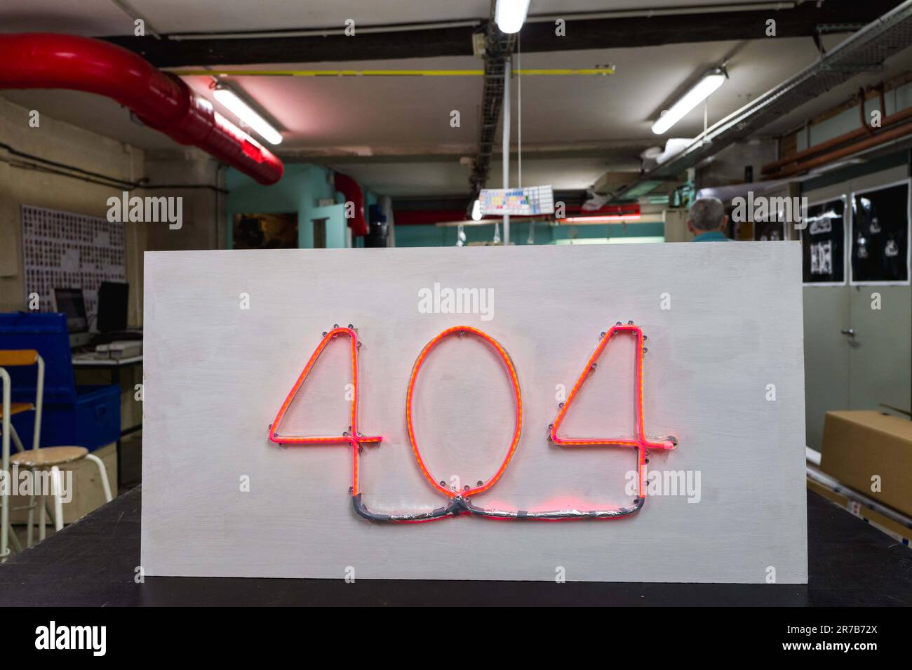 Tubo condotto, 404 (errore 404), nel laboratorio meccatronico 'Machinaa' in pericolo, il manager si ritira, nessuno lo sostituisce. Primo giorno di sciopero rinnovabile da parte di personale, agenti, insegnanti e tecnici presso l'ISDAT, Istituto di Arte e Design di Tolosa, fino al 30 giugno 2023. A seguito della mobilitazione nazionale delle scuole d'arte in Francia da novembre a marzo 2023, la situazione dell'ISDAT Toulouse è critica, con un deficit di oltre cinquecentomila euro nel 2023. Non c'è blocco, ma l'officina del legno (dove sono realizzati telai e piedistalli) è chiusa a causa della fine del contratto di un insegnante che ha n Foto Stock