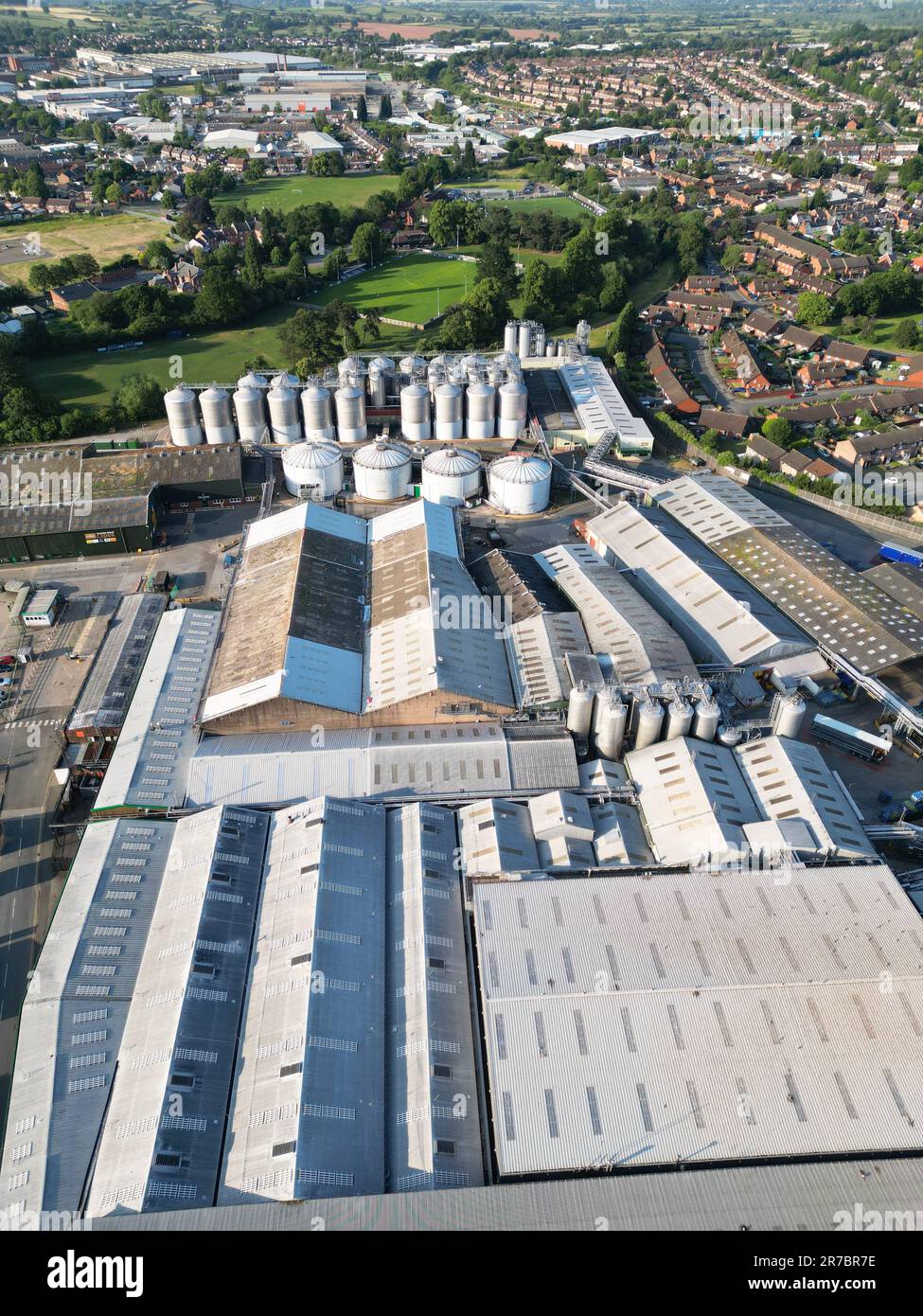 Veduta aerea dello stabilimento di sidro HP Bulmer ( Bulmers ) di Hereford Herefordshire UK di proprietà di Heineken foto giugno 2023 Foto Stock
