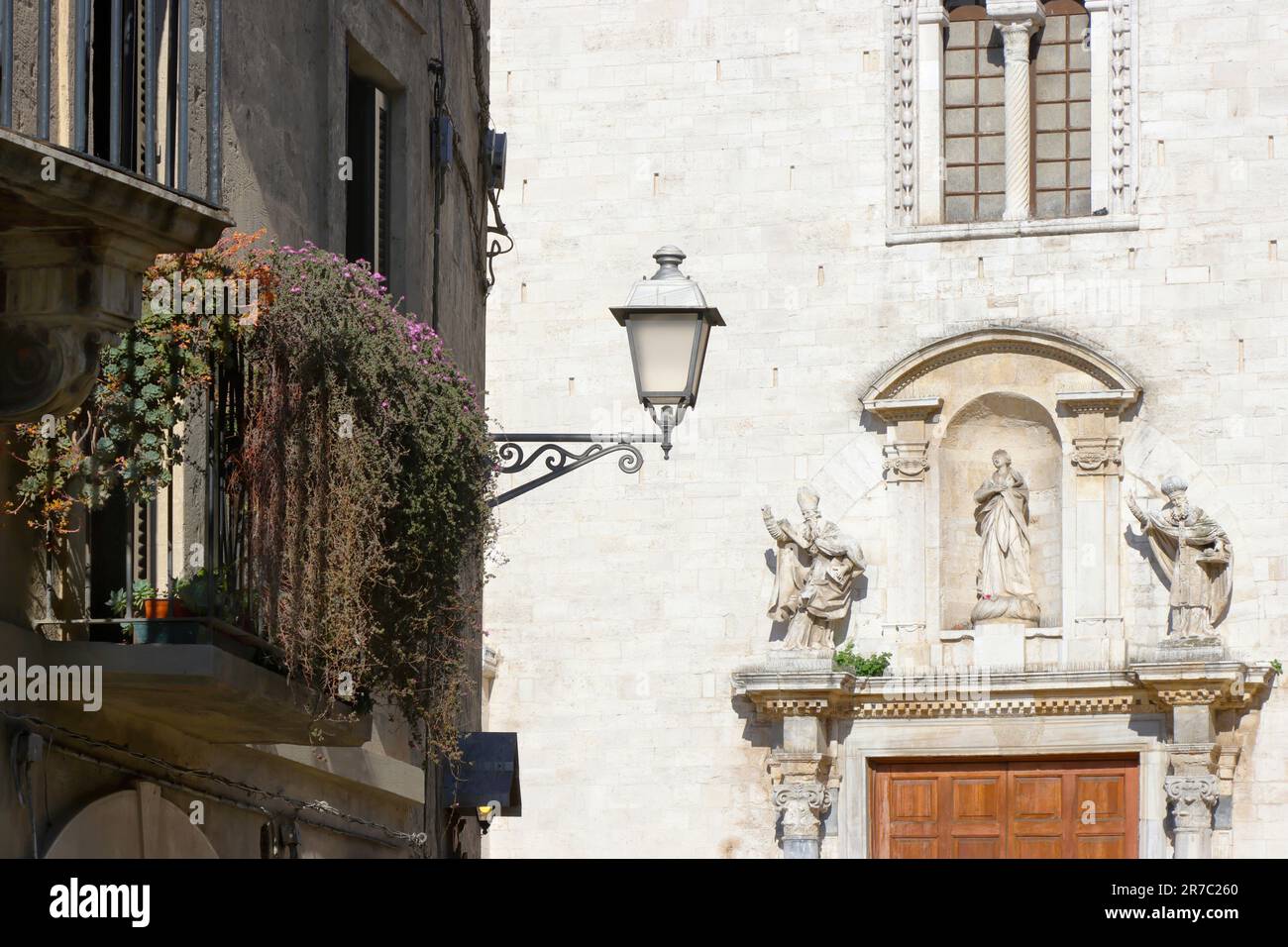 Vista e dettagli della Basilica Cattedrale metropolitana di Bari Foto Stock