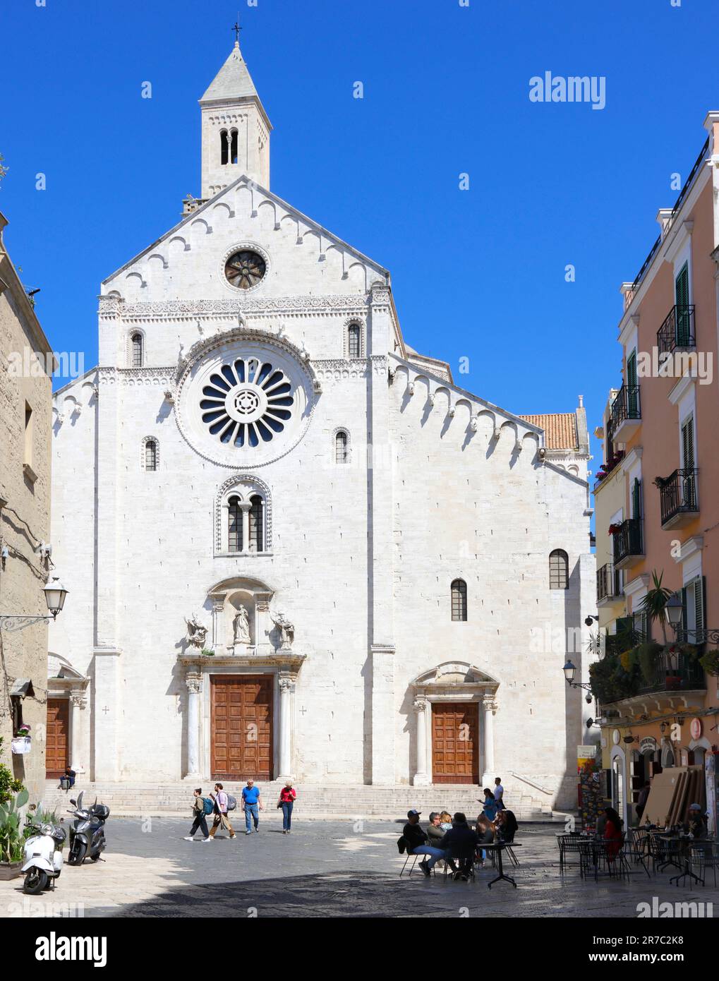 Vista e dettagli della Basilica Cattedrale metropolitana di Bari Foto Stock