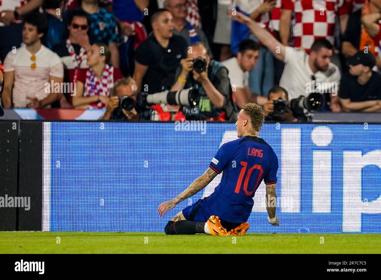 Rotterdam, Paesi Bassi. 14th giugno, 2023. ROTTERDAM, PAESI BASSI - GIUGNO 14: Noa Lang dei Paesi Bassi festeggia dopo aver segnato il suo secondo gol durante la partita Semifinale della UEFA Nations League 2022/23 tra Paesi Bassi e Croazia al De Kuip il 14 Giugno 2023 a Rotterdam, Paesi Bassi (Foto di Joris Verwijst/BSR Agency) Credit: BSR Agency/Alamy Live News Foto Stock