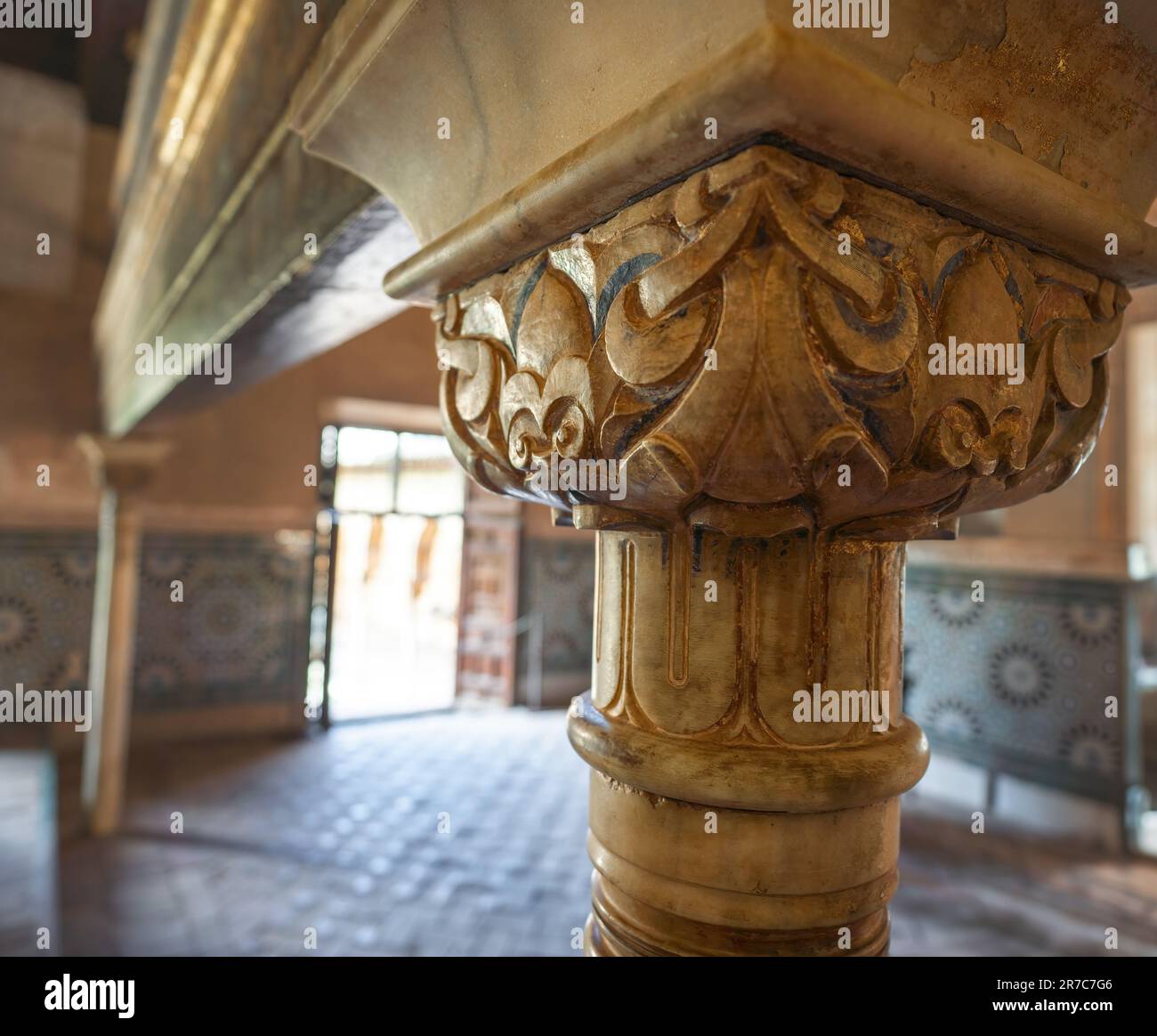 Capitale della colonna nella Sala del Consiglio (Sala del Mexuar) ai palazzi Nasridi dell'Alhambra - Granada, Andalusia, Spagna Foto Stock