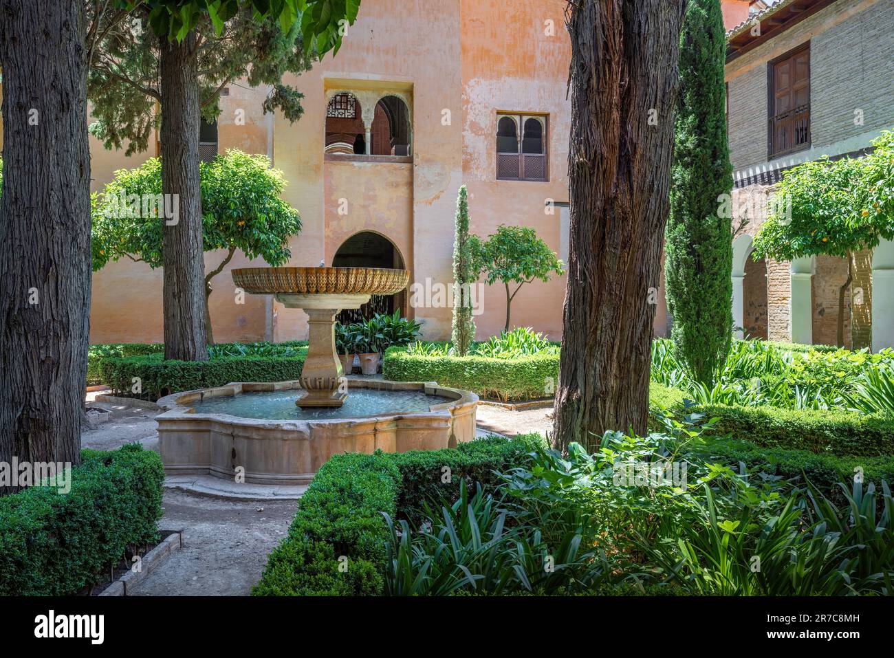 Giardino di Daraxas ai palazzi Nasridi dell'Alhambra - Granada, Andalusia, Spagna Foto Stock