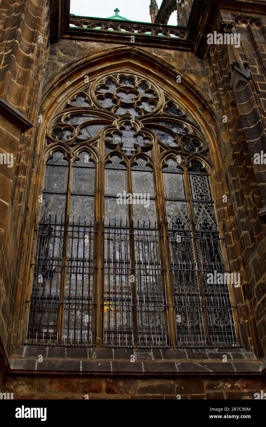 Praga. 05.10.019: La Cattedrale Metropolitana di San Vito, Venceslao e Adalberto è una cattedrale cattolica romana con spettacolare gla medievale macchiata Foto Stock