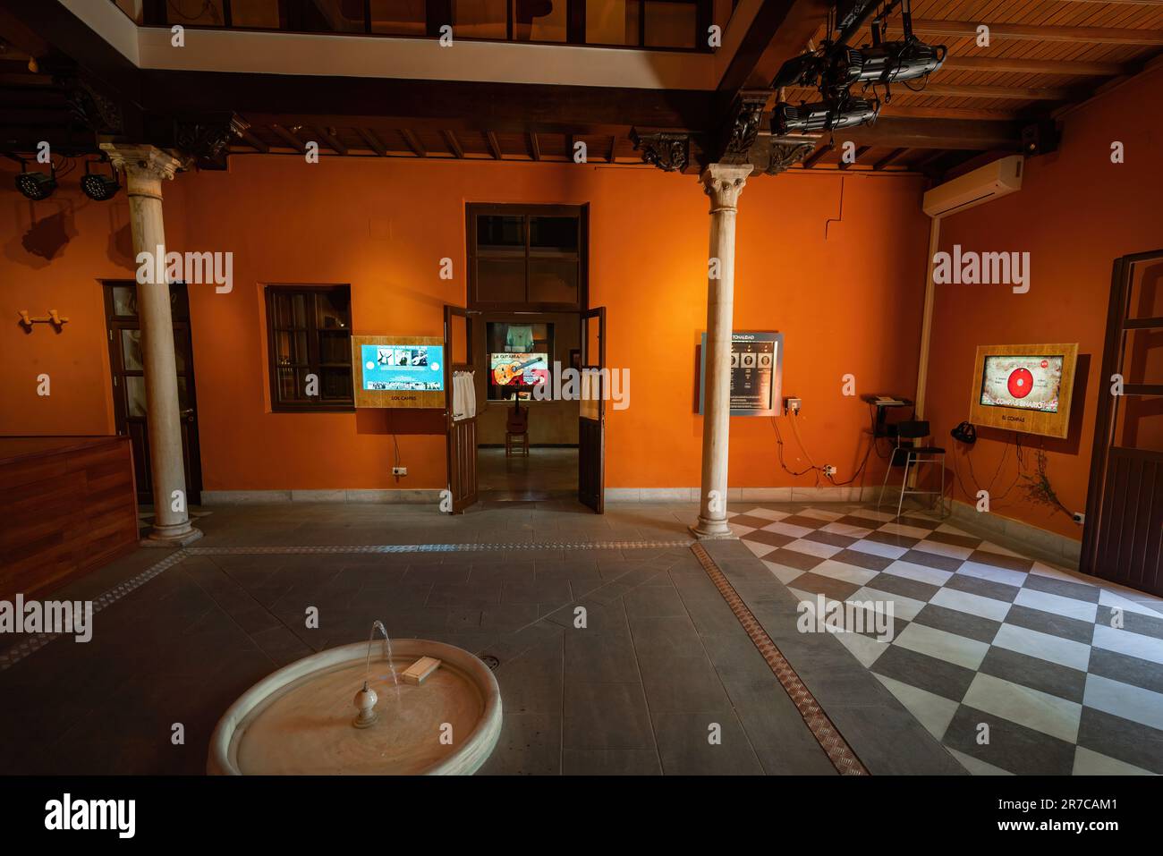 Palazzo dei Forgotten (Palacio de los Olvidados) piano terra con mostra interattiva di Flamenco - Granada, Andalusia, Spagna Foto Stock