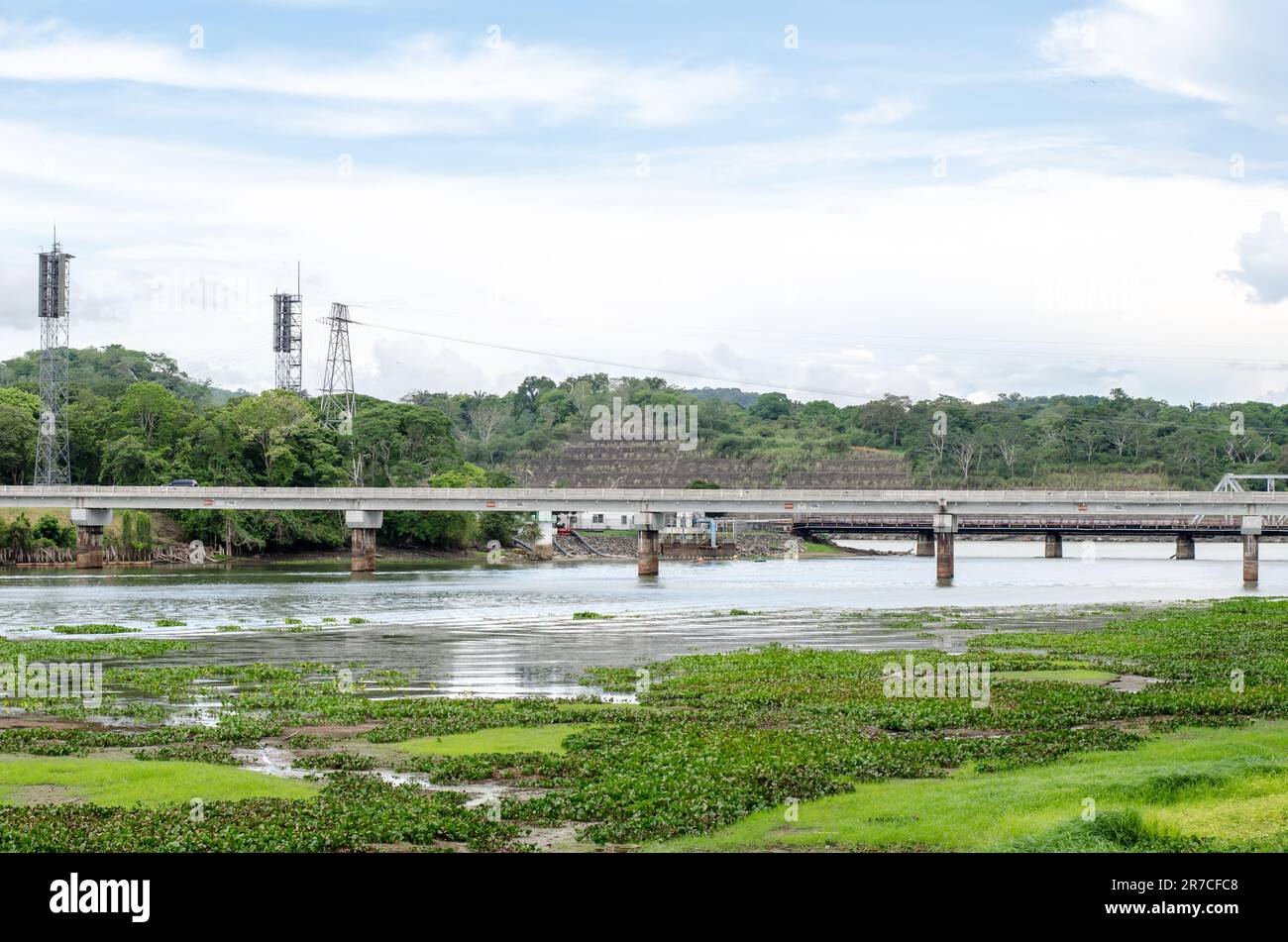 I livelli molto bassi del fiume Chagres e dei laghi del Canale di Panama destano preoccupazione per il fenomeno El Niño e il Canale di Panama Foto Stock