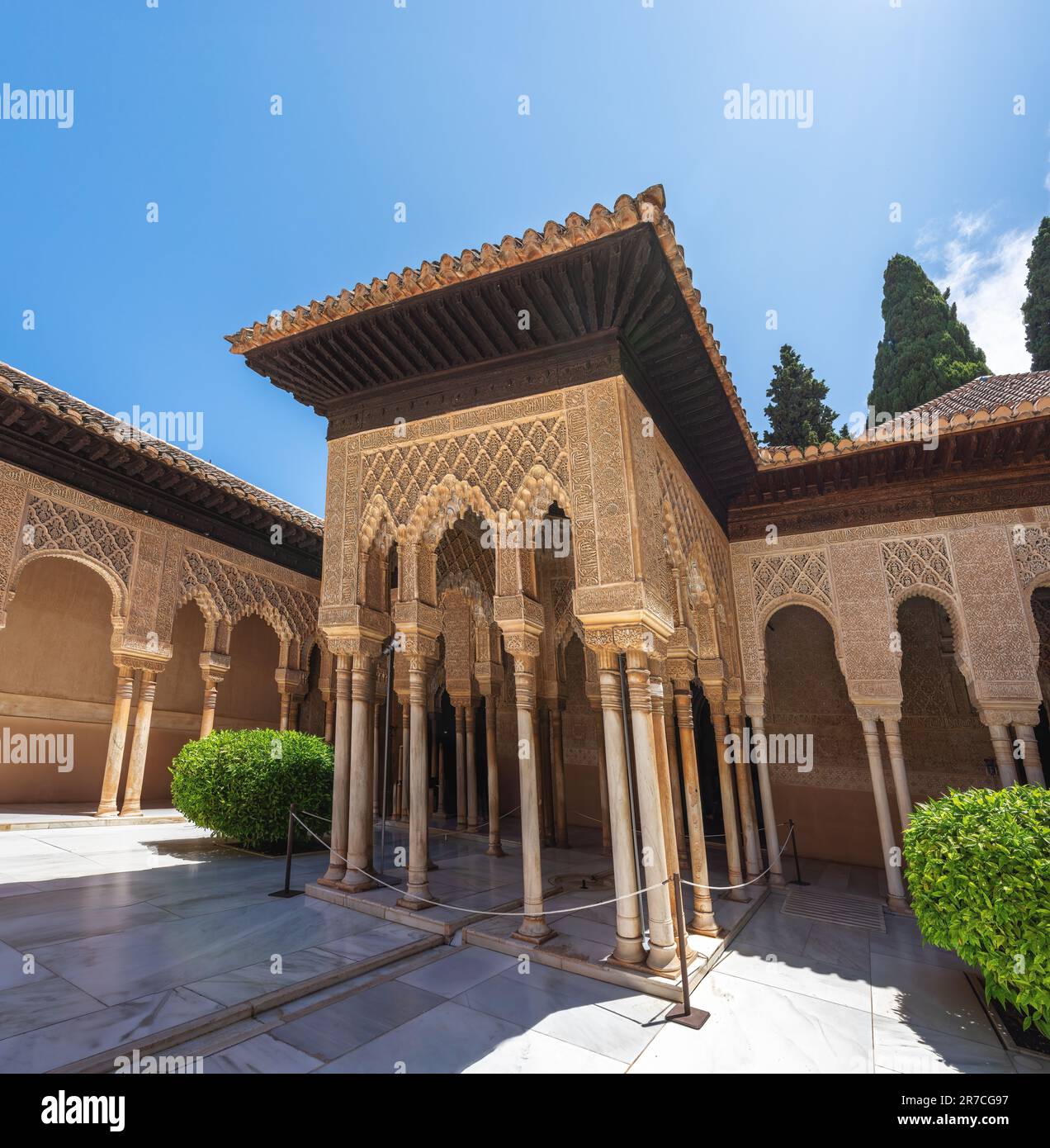 Padiglione di Corte dei Leoni (patio de los Leones) ai palazzi Nasridi dell'Alhambra - Granada, Andalusia, Spagna Foto Stock