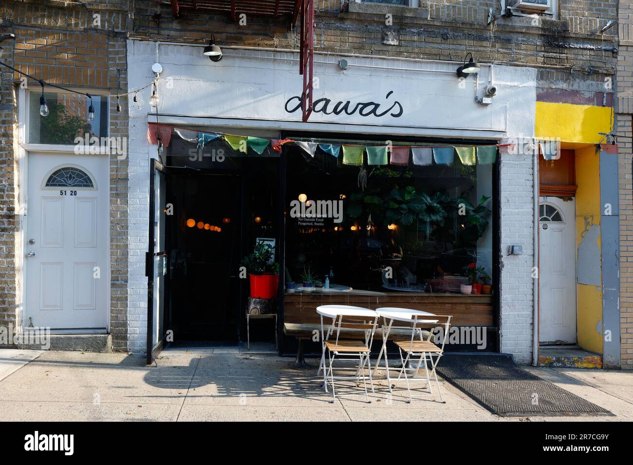 dawaa's, 51-18 Skillman Ave, Queens, New York, NYC storefront di un ristorante tibetano nel quartiere di Woodside. Foto Stock
