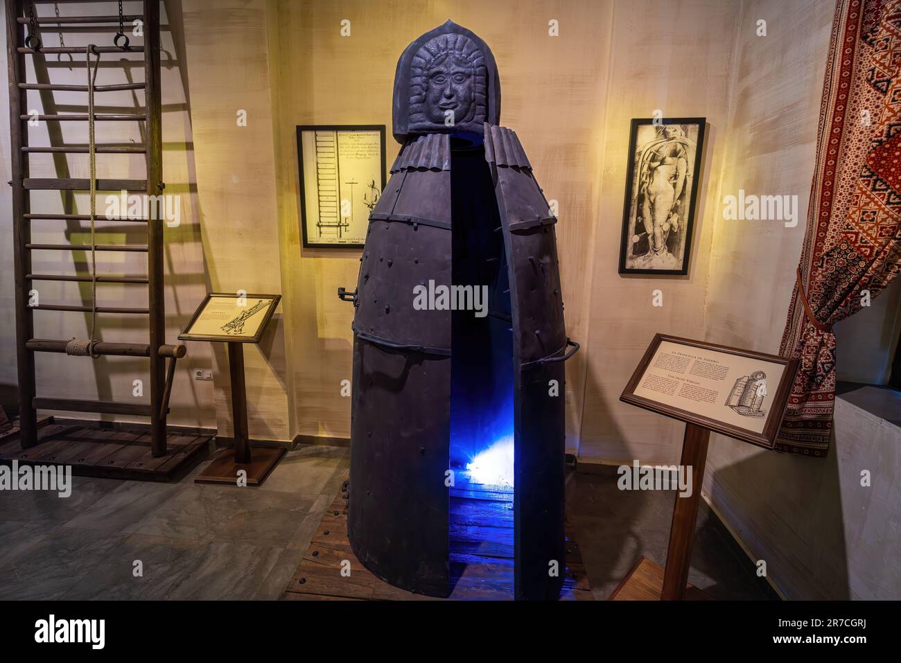 La Vergine di ferro (o Iron Maiden) - strumento di tortura al Museo dell'Inquisizione nel Palazzo dei dimenticati - Granada, Spagna Foto Stock