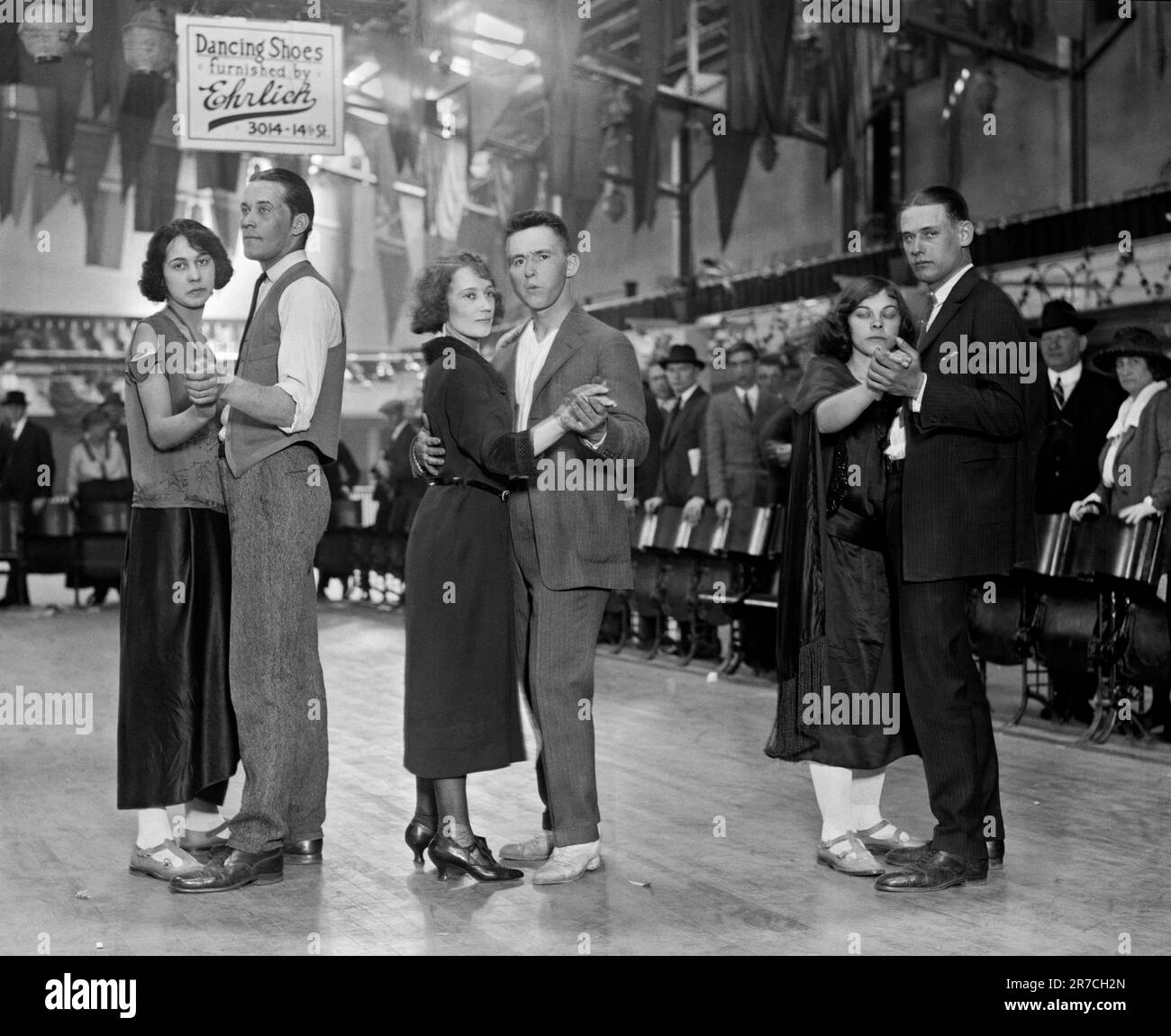 Washington, D.C.: 20 aprile 1923 tre ballerini maratona posano all'inizio della danza. Foto Stock