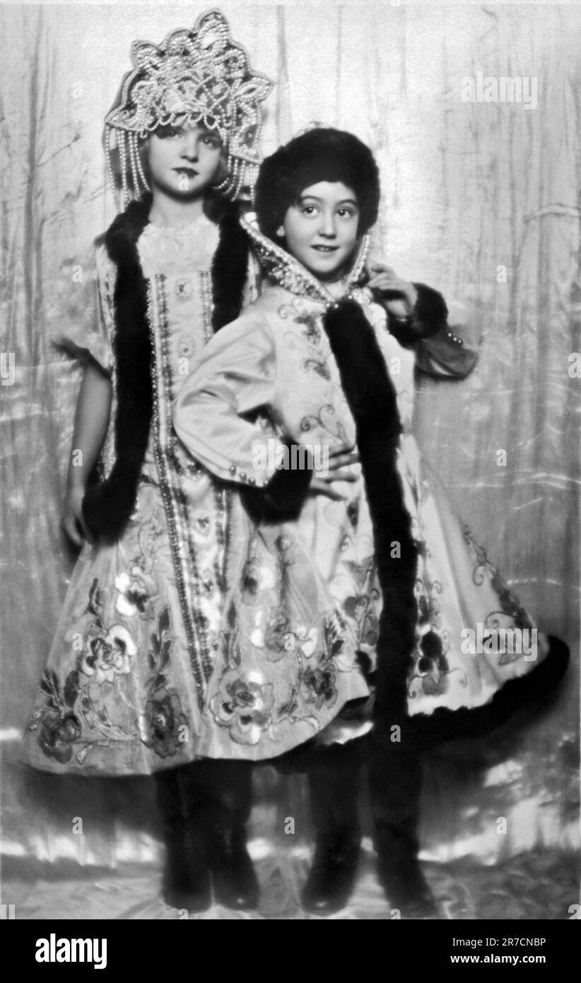 Parigi, Francia: 1929. Il conte e la contessa Esders, il cui padre era un generale dell'esercito russo e la madre era una signora in attesa della Tsaritsa, stanno ora facendo un colpo nei night club di Parigi con il loro canto e ballo. Foto Stock