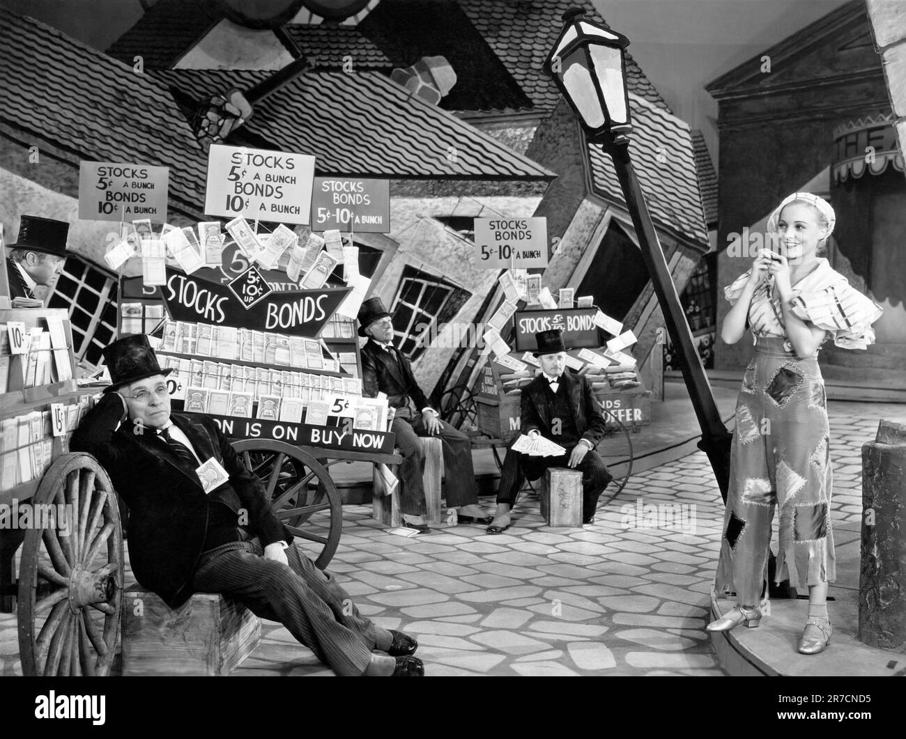 Hollywood, California: 1934. Una scena del film dell'era della depressione, 'Bottoms Up. Foto Stock