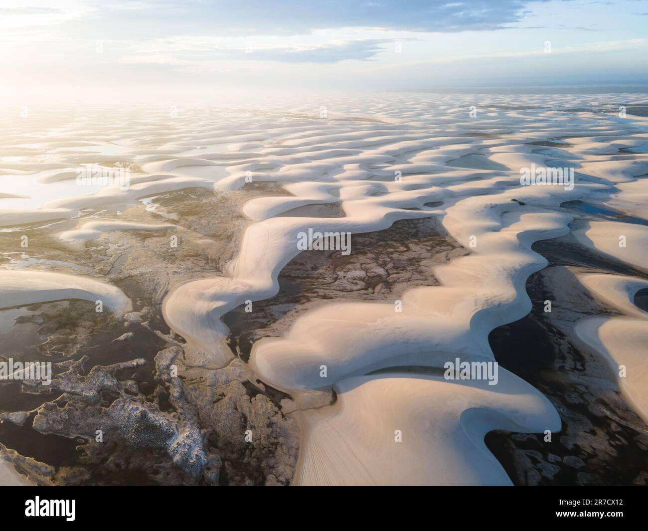 Dune di sabbia e laghi d'acqua dolce del Parco Nazionale delle Maranhenses di Lenzois, in Brasile del Nord-Est Foto Stock